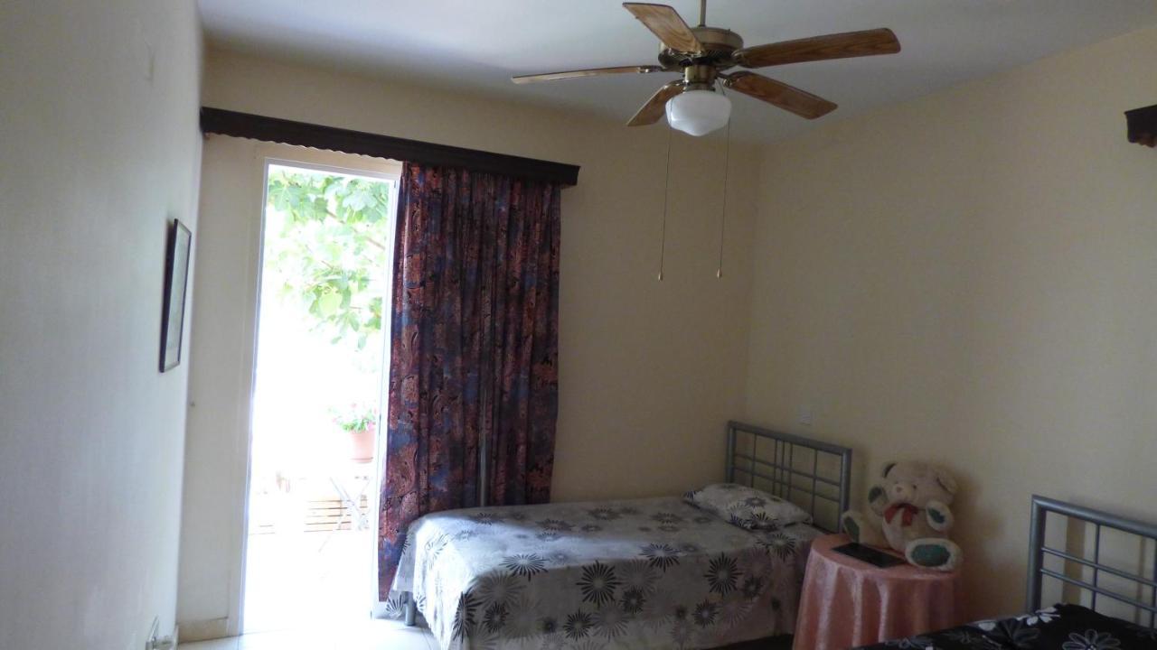 Kalampakas Guesthouse لارنكا المظهر الخارجي الصورة